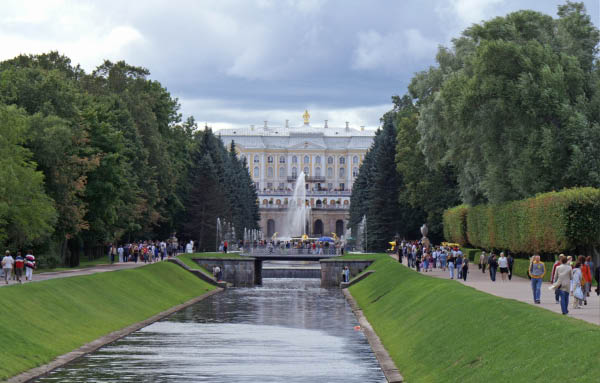 Petershof_Bolshoy Palace_Fontaenenallee_Grosse Kaskade_2005_a